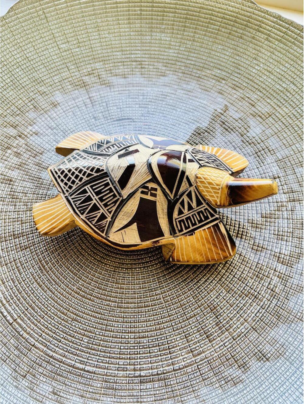 handcrafted wooden sea turtle statue from Fiji - Picture 2 of 7